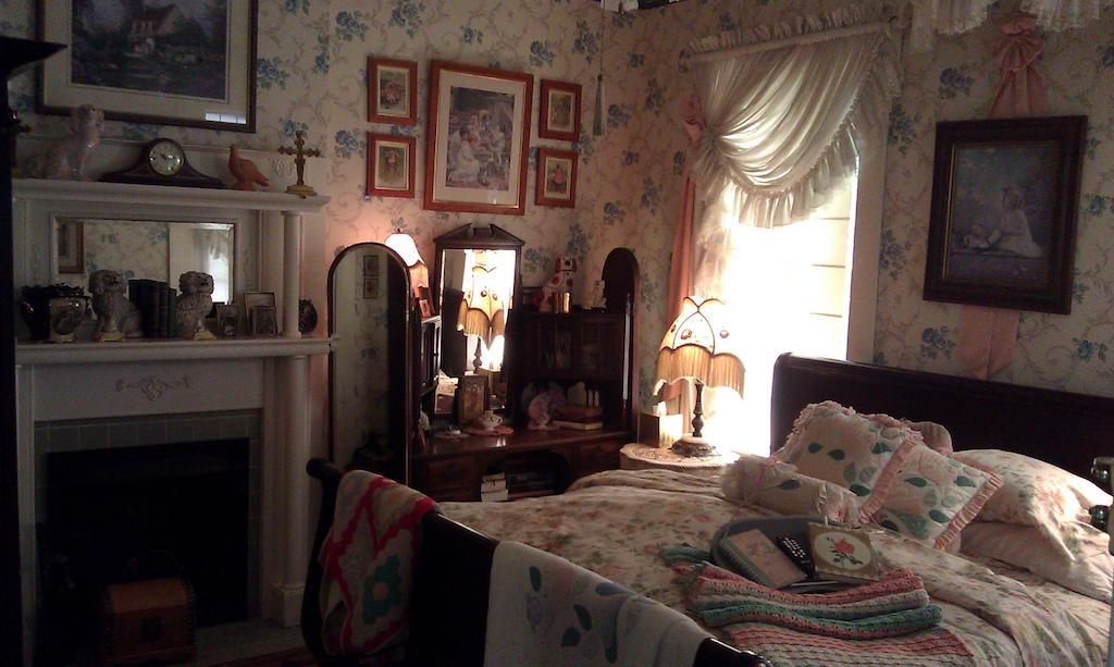 2439 Fairfield "A Bed And Breakfast" Shreveport Room photo