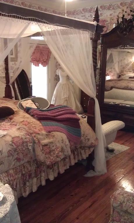 2439 Fairfield "A Bed And Breakfast" Shreveport Room photo
